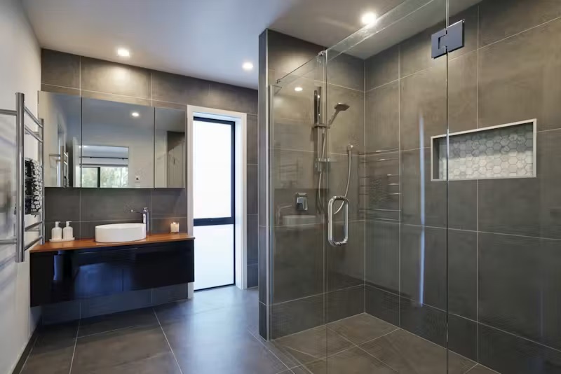 Master ensuite with freestanding bath