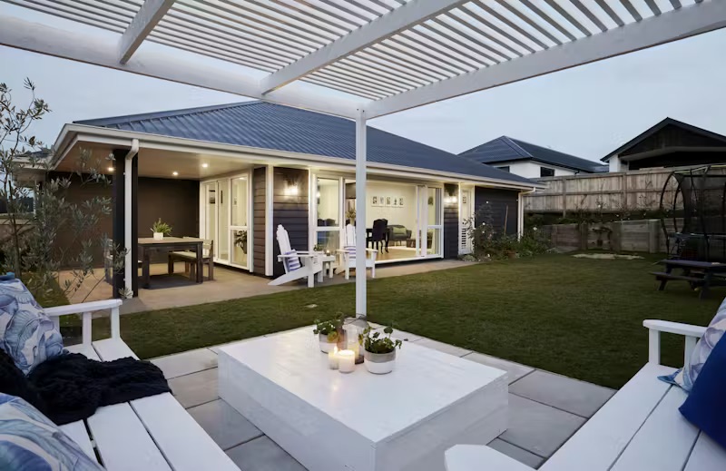 Contemporary dark-cladding exterior